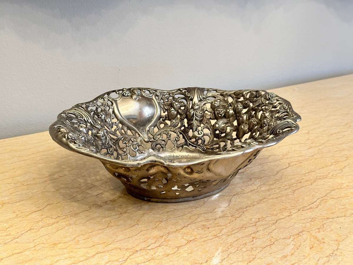 EXQUISITE ORNATE VINTAGE CENTER PIECE BOWL - STATEMENT PIECE