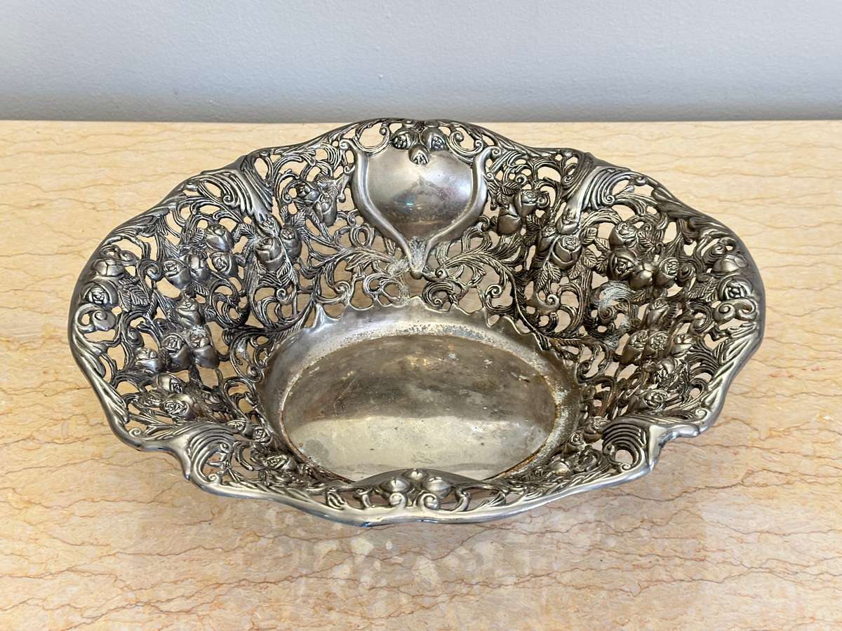 EXQUISITE ORNATE VINTAGE CENTER PIECE BOWL - STATEMENT PIECE