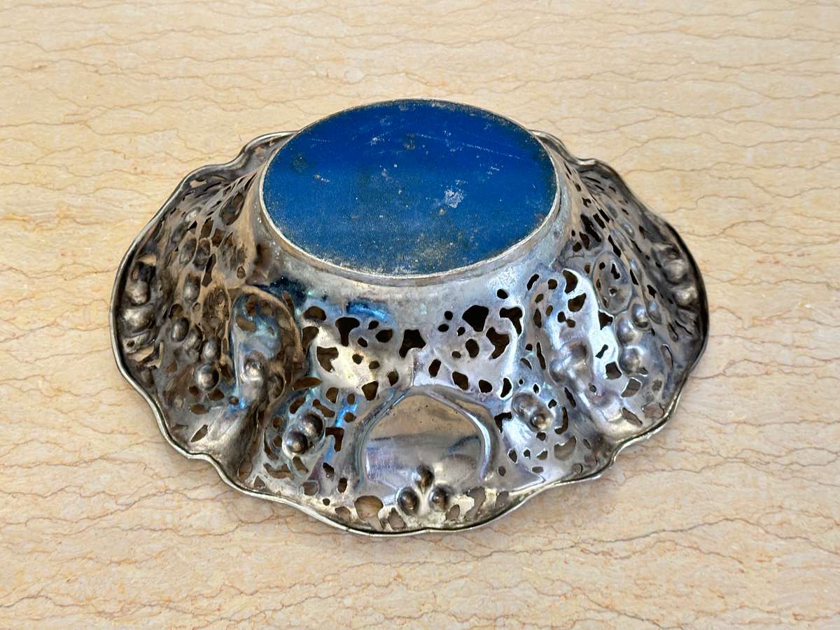 EXQUISITE ORNATE VINTAGE CENTER PIECE BOWL - STATEMENT PIECE