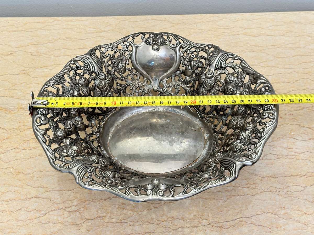 EXQUISITE ORNATE VINTAGE CENTER PIECE BOWL - STATEMENT PIECE
