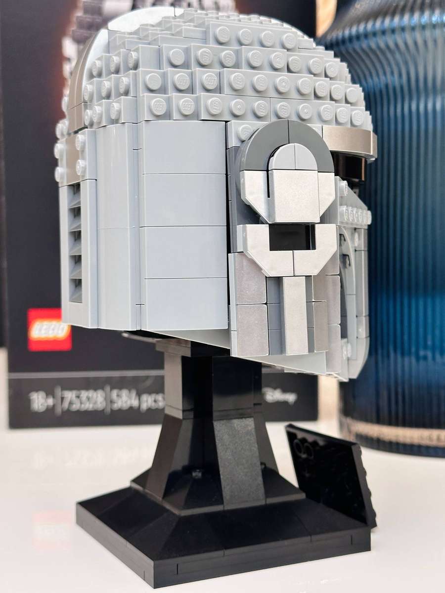 Lego Star Wars The Mandalorian Collectors Helmet Series with Original box