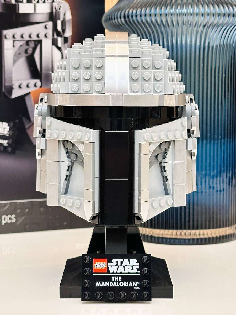 Lego Star Wars The Mandalorian Collectors Helmet Series with Original box
