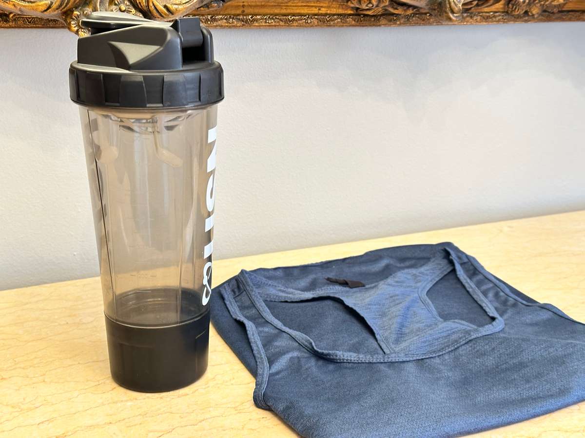 LADIES FITNESS BLUE TANK TOP WITH USN SHAKER COMBO SET