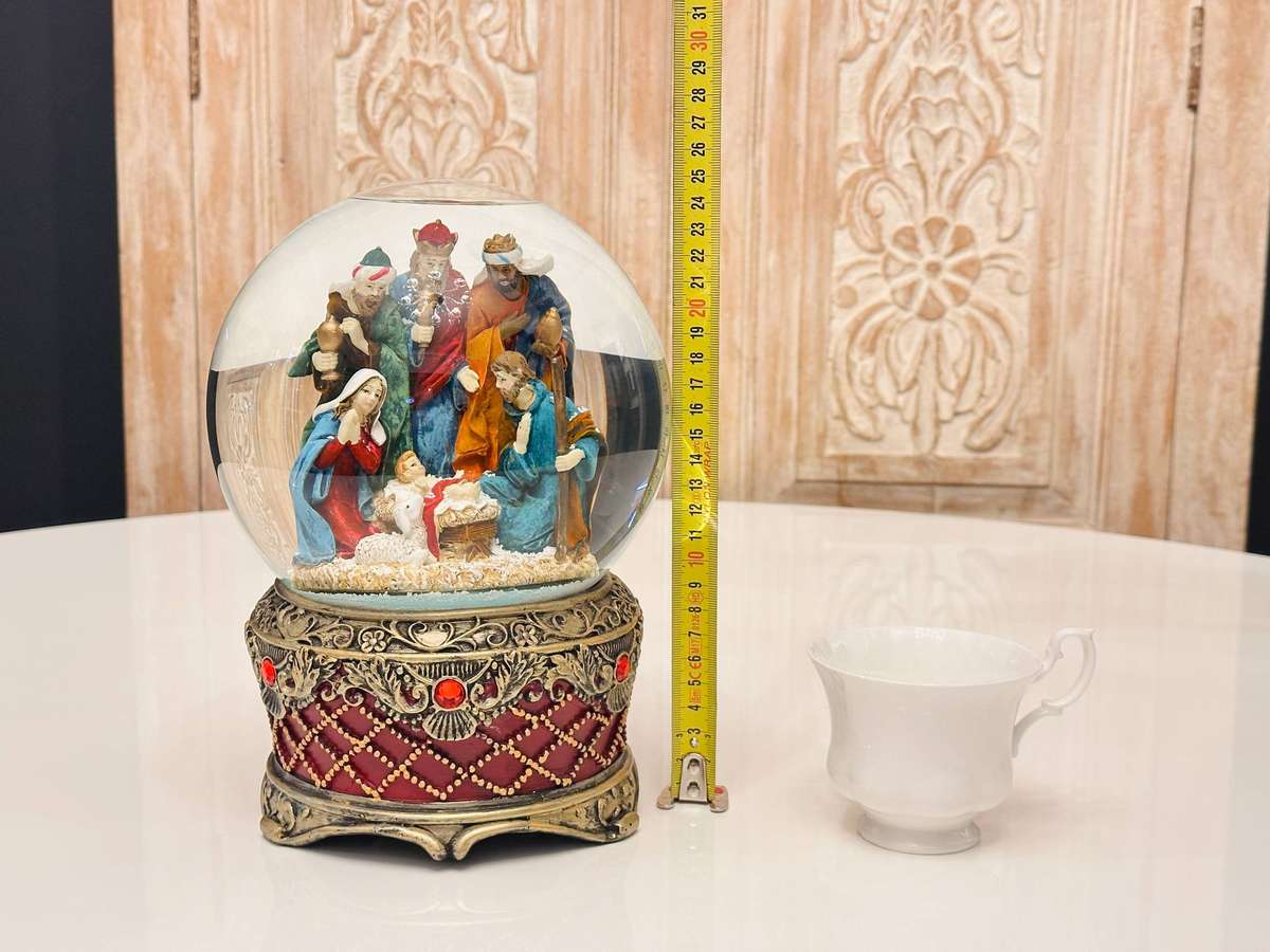Vintage Very Large Musical Signature Nativity Light up Snow Globe