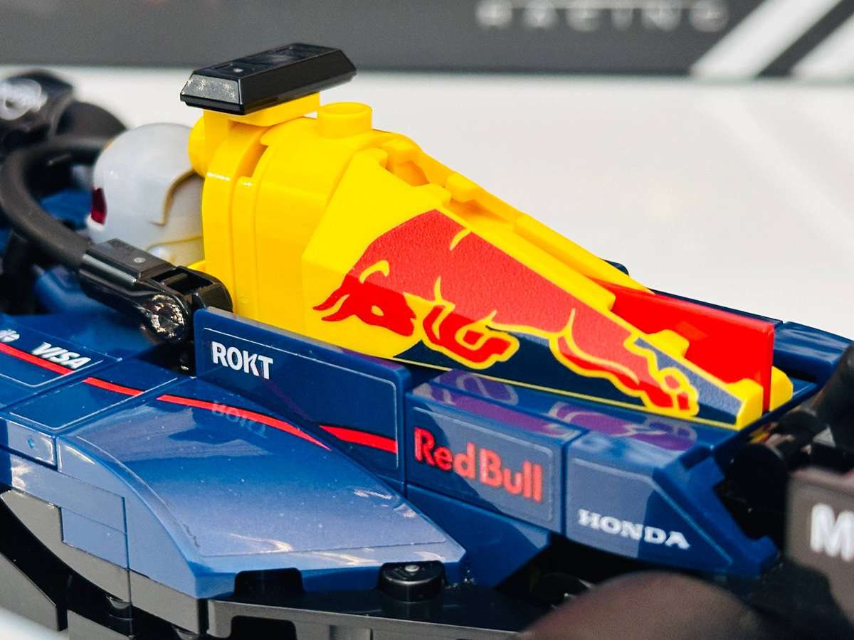Lego Iconic Red Bull F1 Racing Collectable model with Original Box