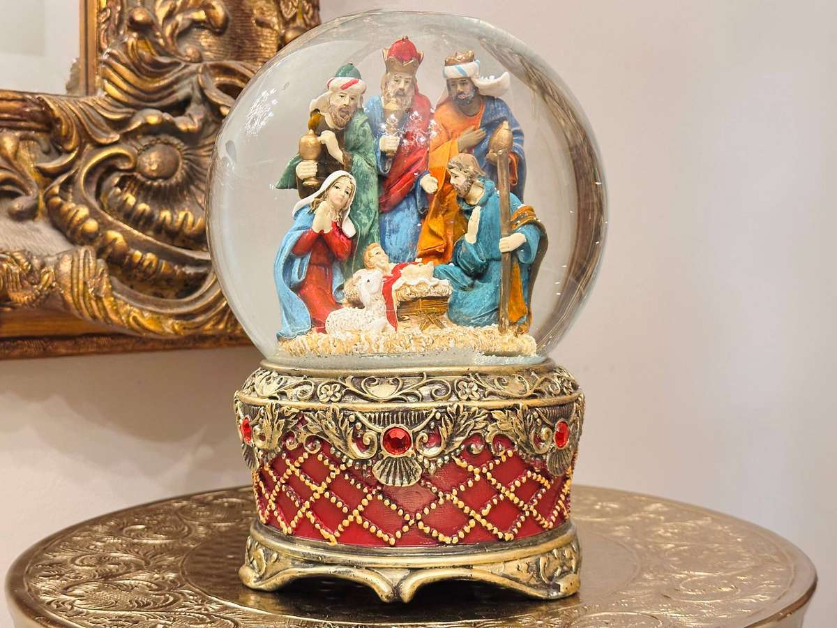 Vintage Very Large Musical Signature Nativity Light up Snow Globe