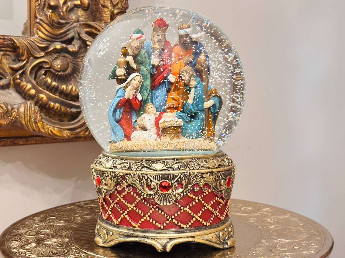 Vintage Very Large Musical Signature Nativity Light up Snow Globe