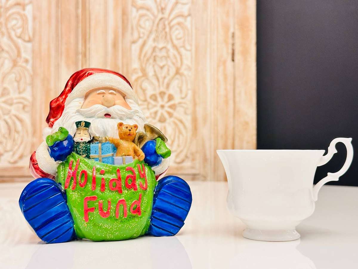Noel Exclusive Collection Vintage Santa Money Box