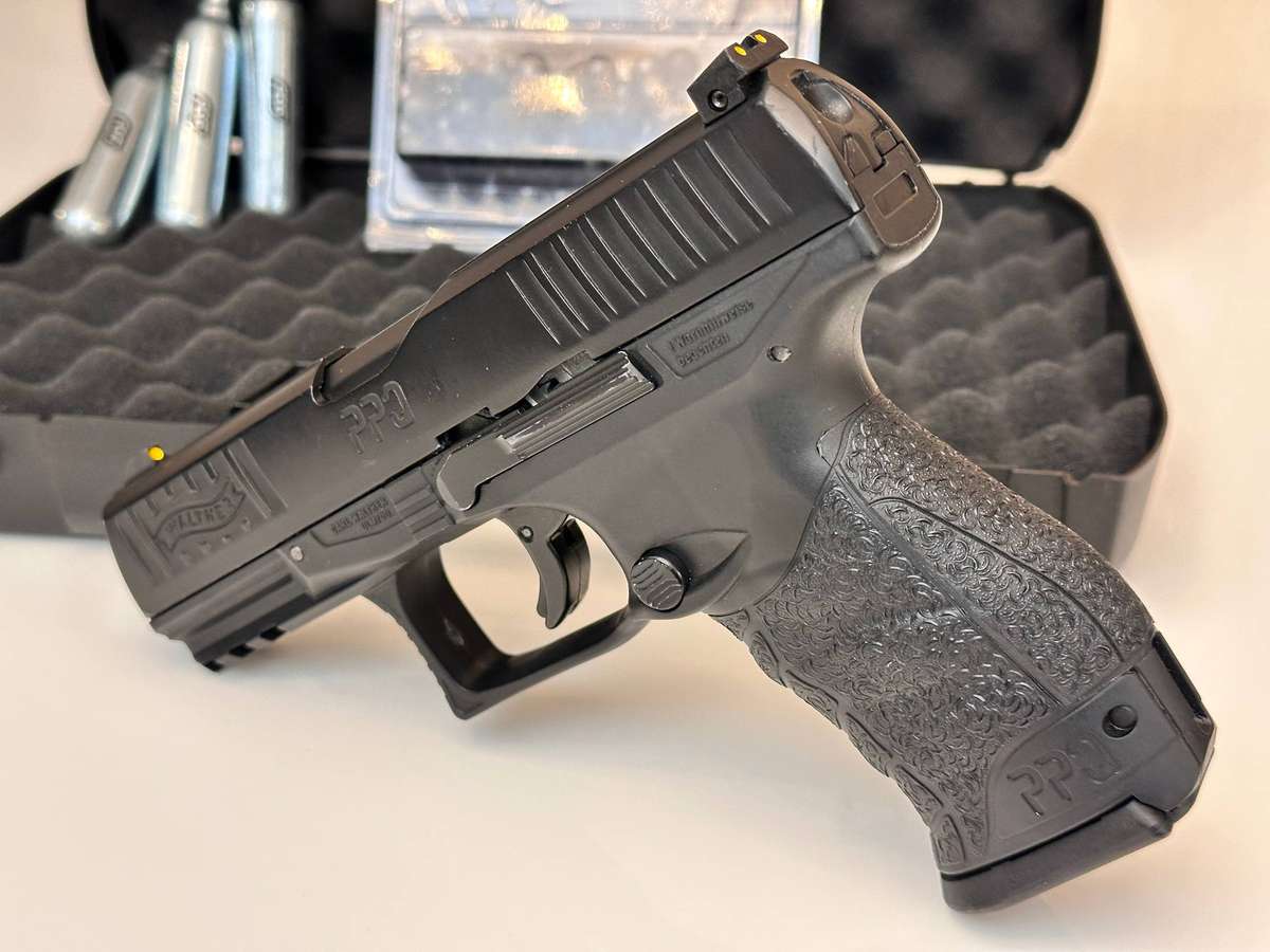Walther PPQ M2 Umarex Self Defence T4E .43 Cal with Original Case