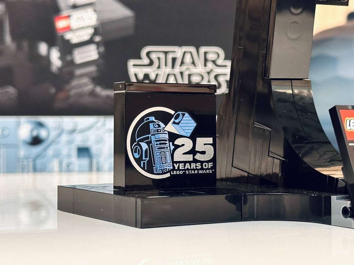 Lego Star Wars Iconic Millennium Falcon 25th Anniversary Collectors Set with Original box