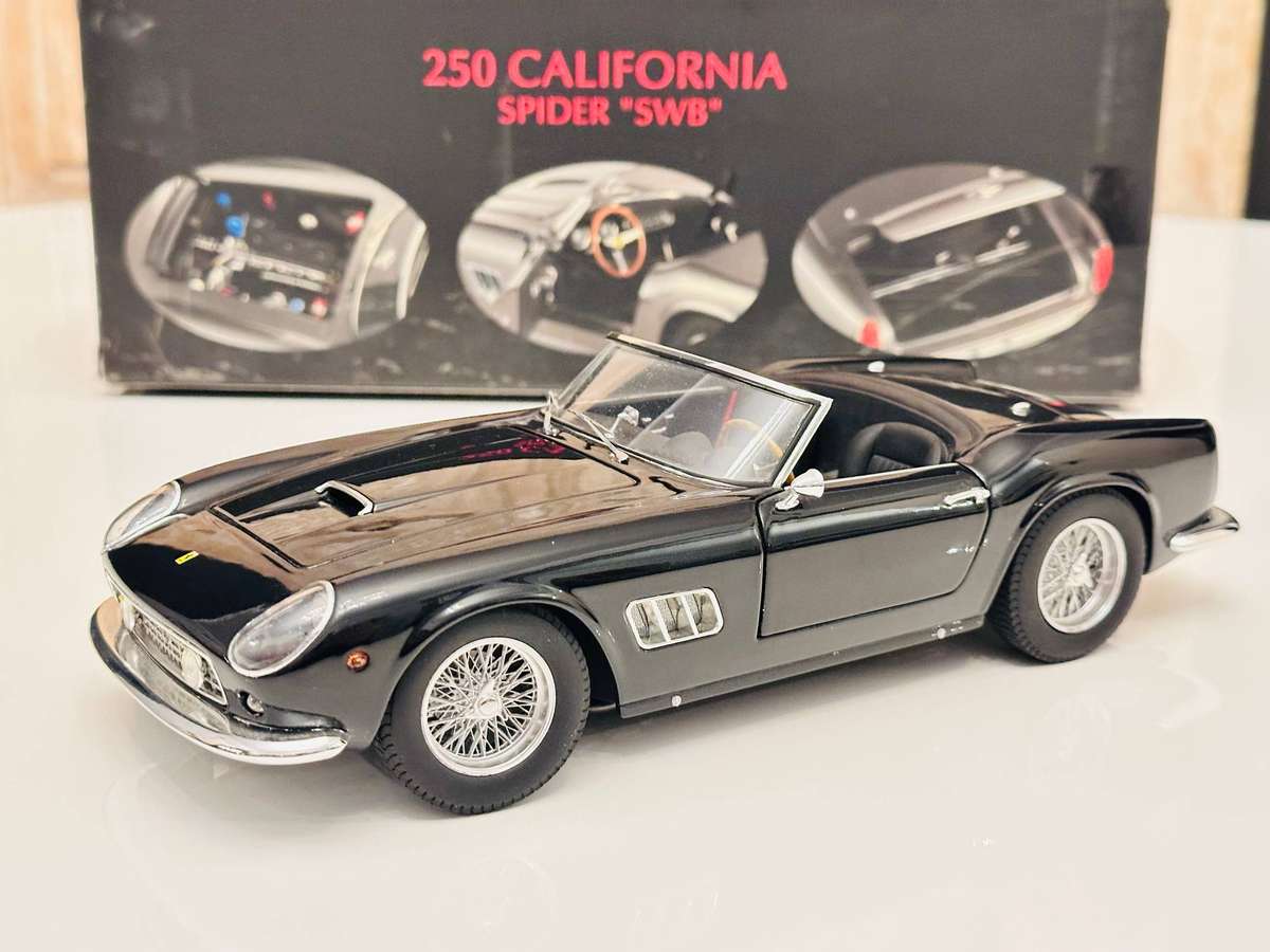 FERRARI Hot Wheels Elite Limited Edition 250 California 1:18 Model Collectable in Original Box