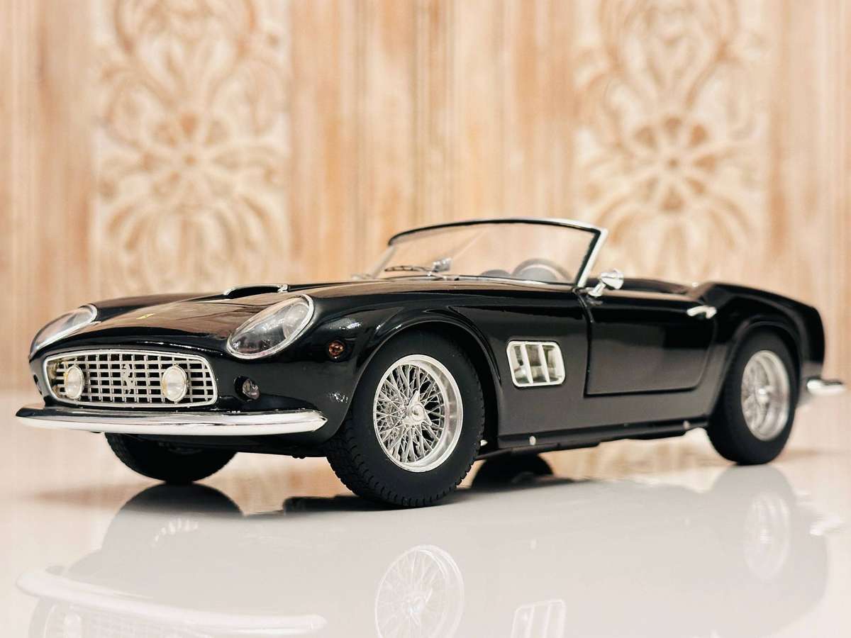 FERRARI Hot Wheels Elite Limited Edition 250 California 1:18 Model Collectable in Original Box