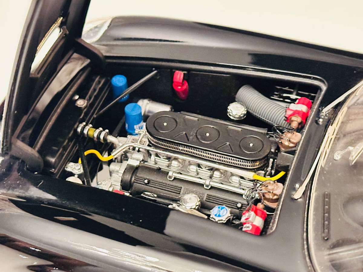 FERRARI Hot Wheels Elite Limited Edition 250 California 1:18 Model Collectable in Original Box