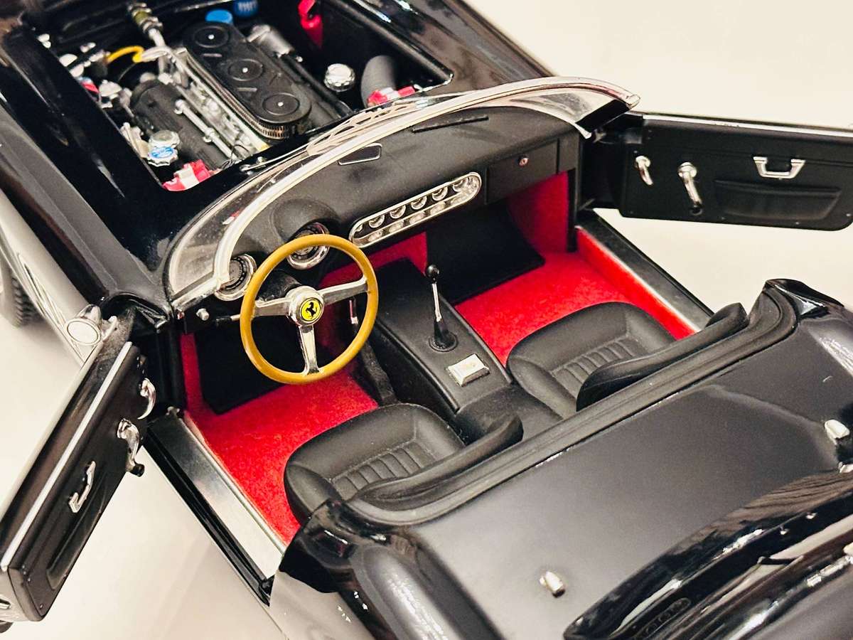 FERRARI Hot Wheels Elite Limited Edition 250 California 1:18 Model Collectable in Original Box