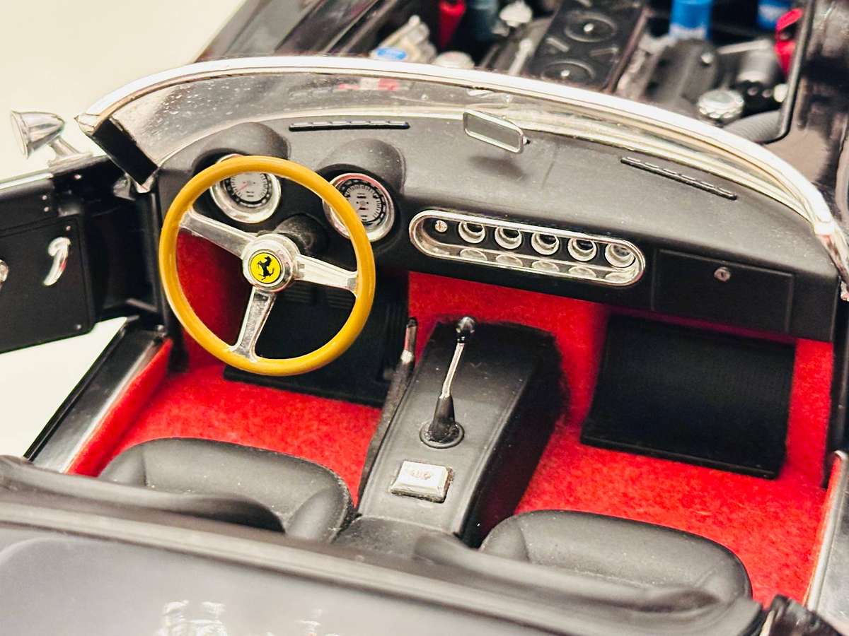 FERRARI Hot Wheels Elite Limited Edition 250 California 1:18 Model Collectable in Original Box