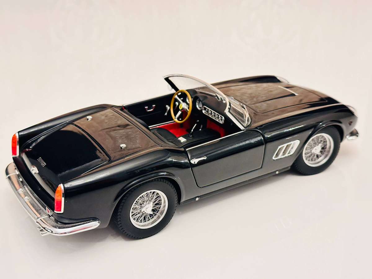 FERRARI Hot Wheels Elite Limited Edition 250 California 1:18 Model Collectable in Original Box
