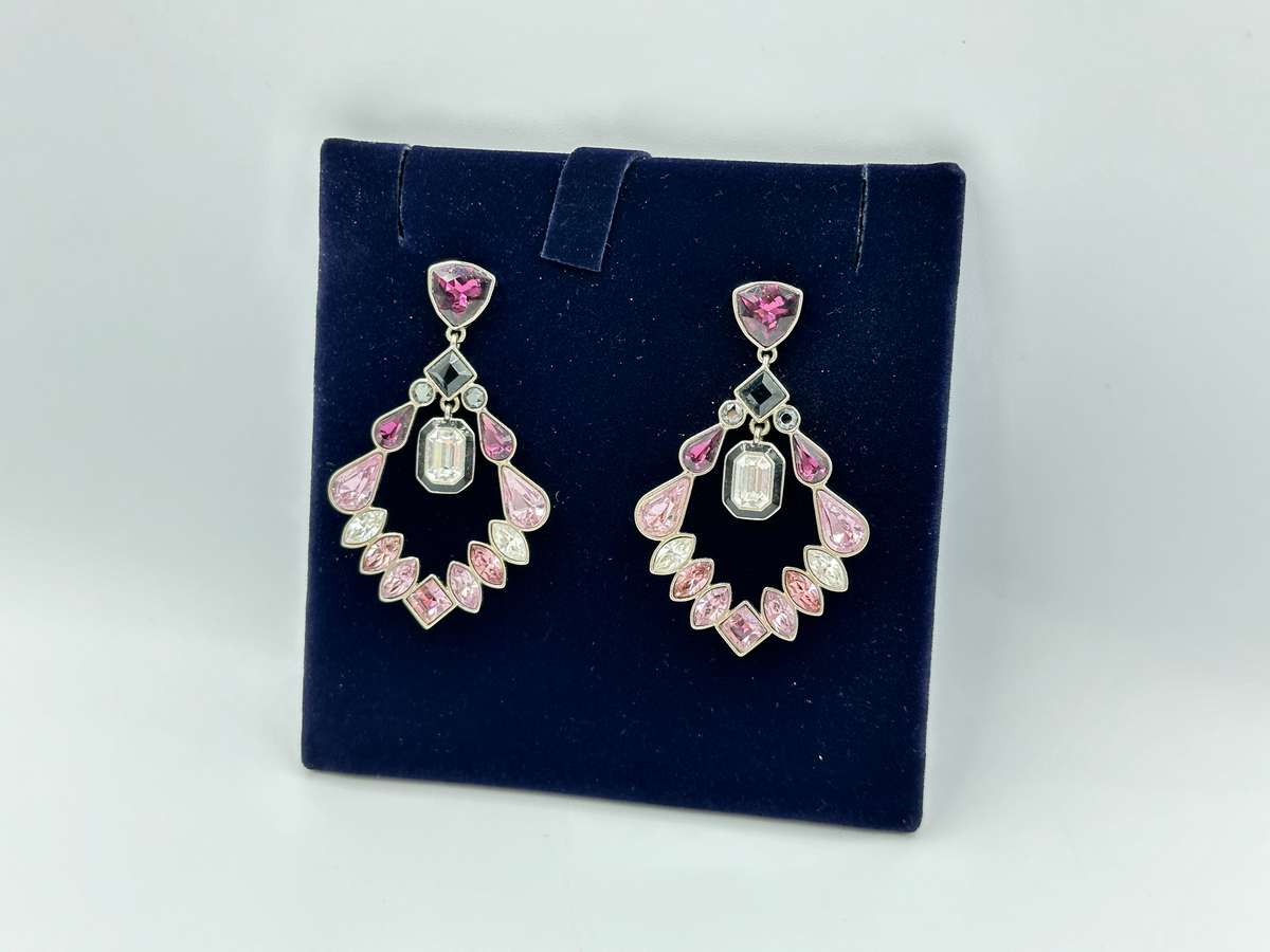 MAGNIFICENTLY BEAUTIFUL SWAROVSKI EARRINGS WITH DANGLING CENTRE CRYSTAL