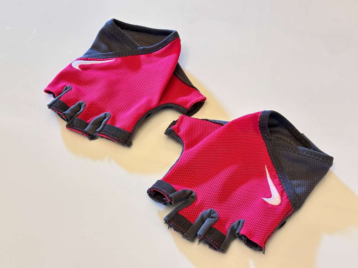 NIKE Womens Training Gym Gloves