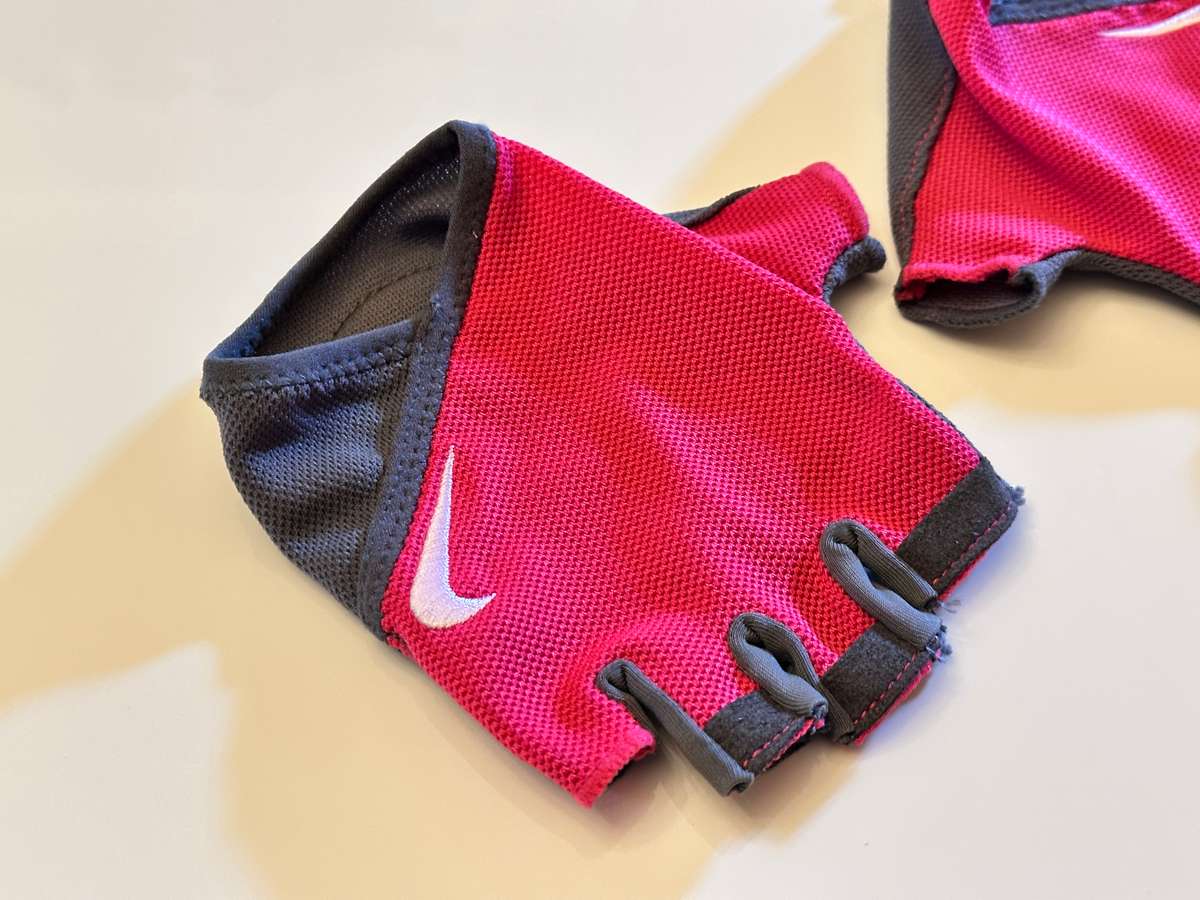 NIKE Womens Training Gym Gloves