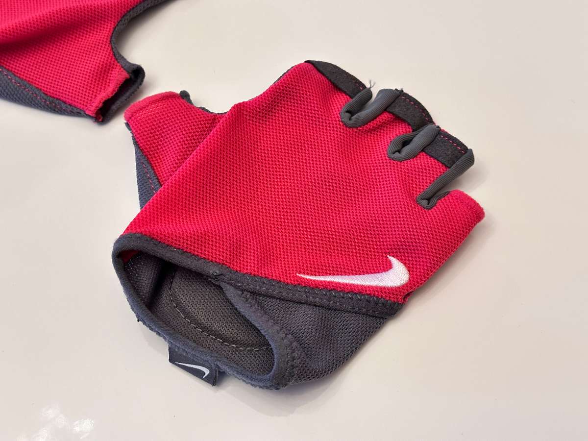 NIKE Womens Training Gym Gloves