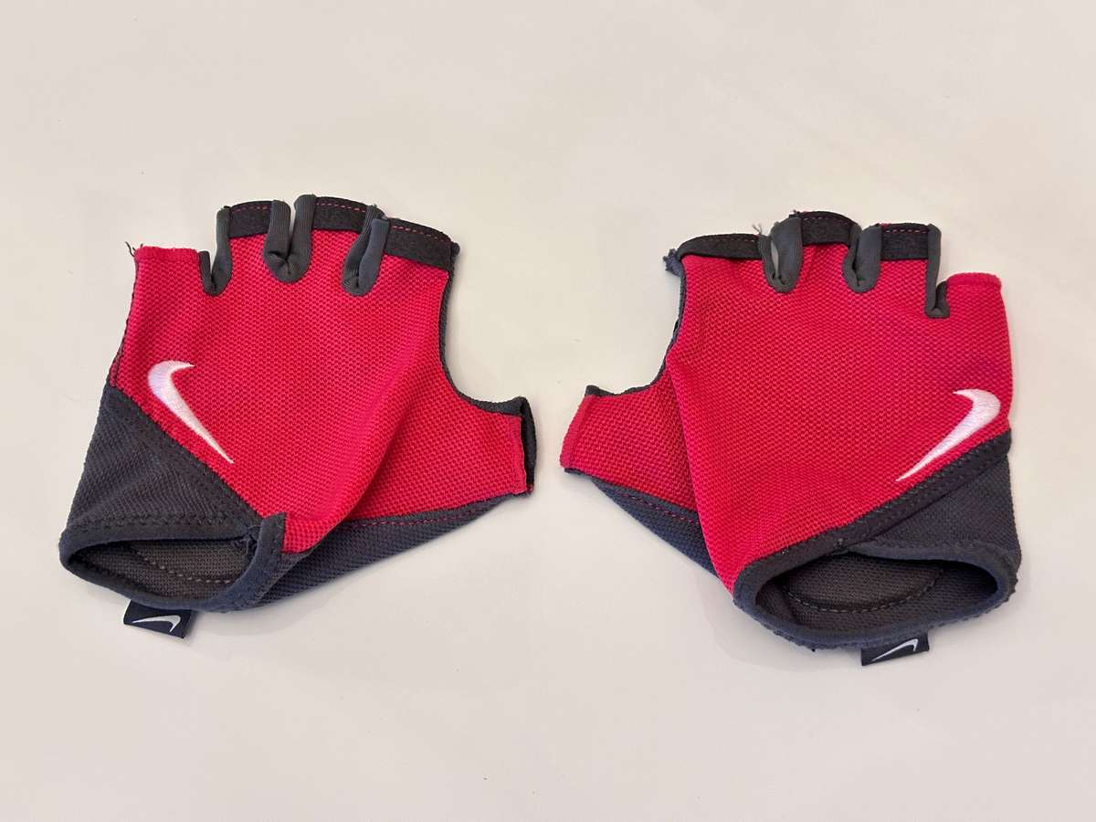NIKE Womens Training Gym Gloves