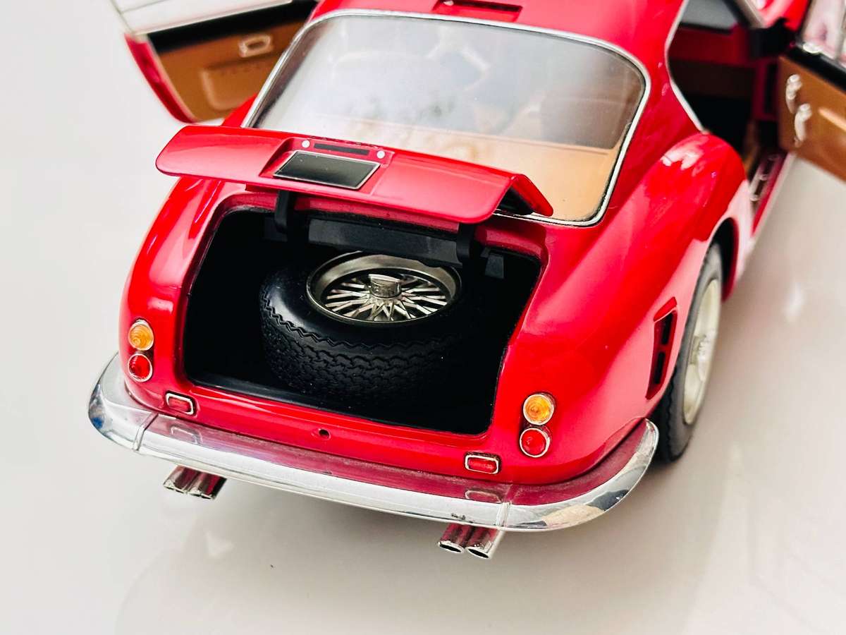 FERRARI Hot Wheels Elite Limited Edition 250 GT Berlinetta 1:18 Model Collectable in Original Box