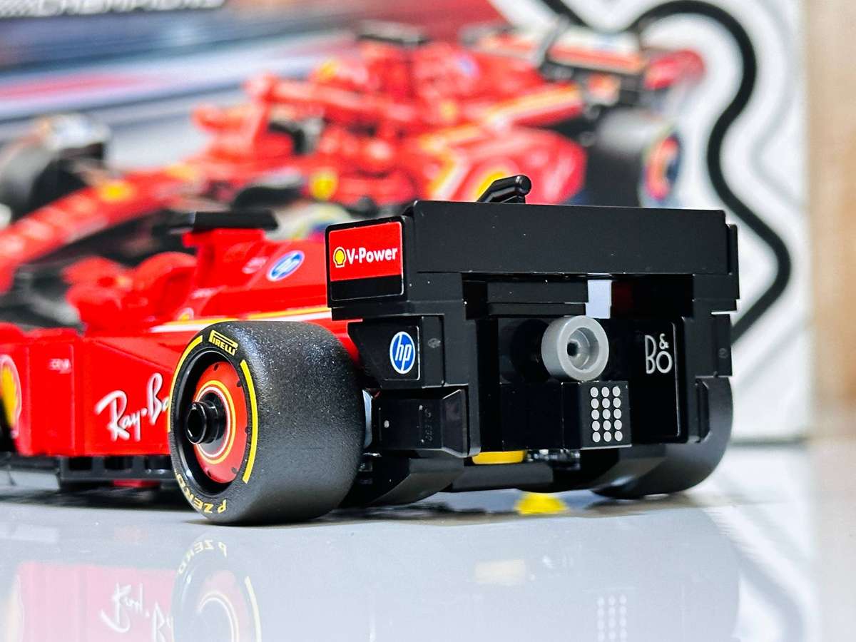Lego Iconic Ferrari F1 Racing Collectable model with Original box