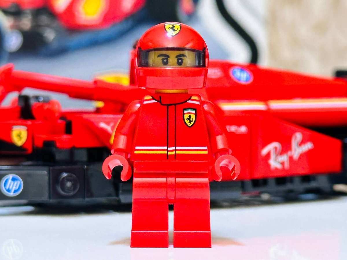 Lego Iconic Ferrari F1 Racing Collectable model with Original box