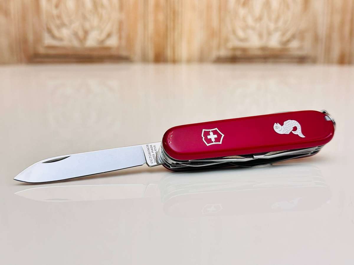 Victorinox 91mm Swiss Army Knife with 18 Functions