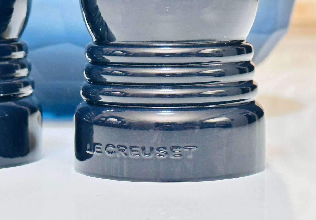 Le Creuset Salt and Pepper Mill Set with Original Box