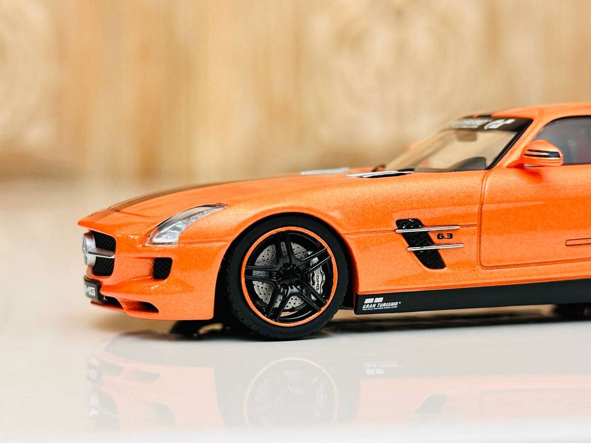 Schuco Mercedes SLS AMG Gran Turismo Signature Edition in Original Display Case