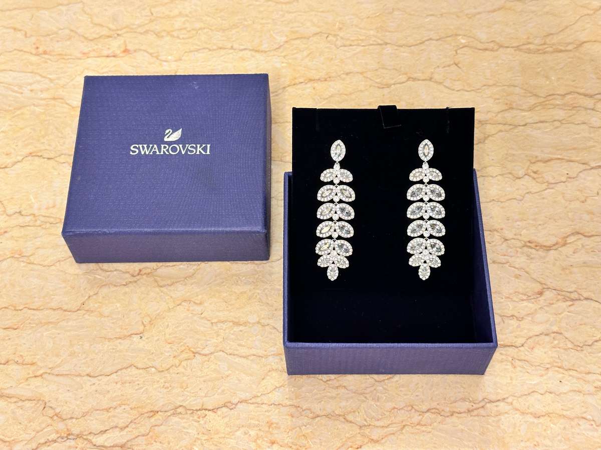 MAGNIFICENTLY Beautiful SWAROVSKI BARON Earrings