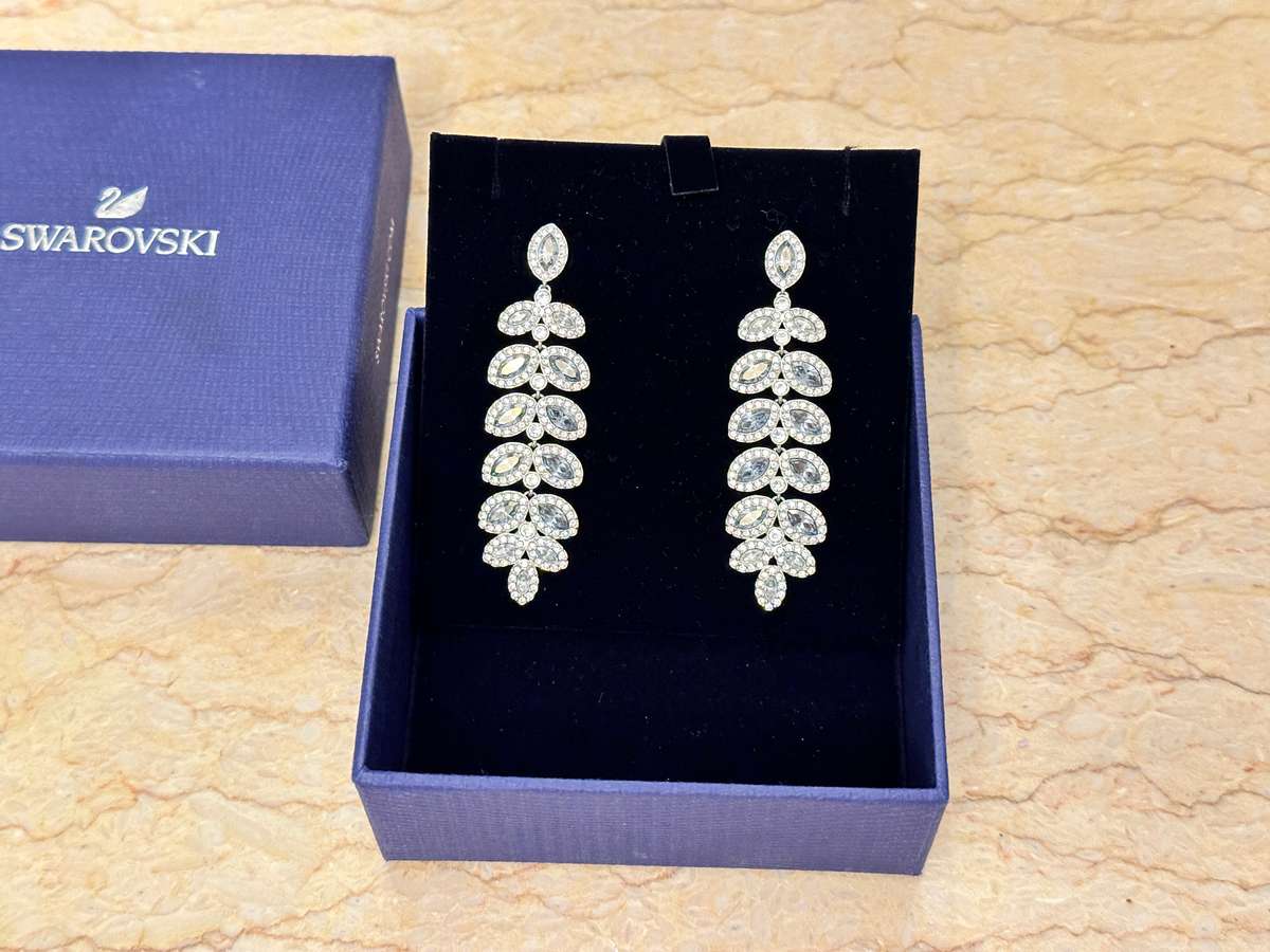 MAGNIFICENTLY Beautiful SWAROVSKI BARON Earrings