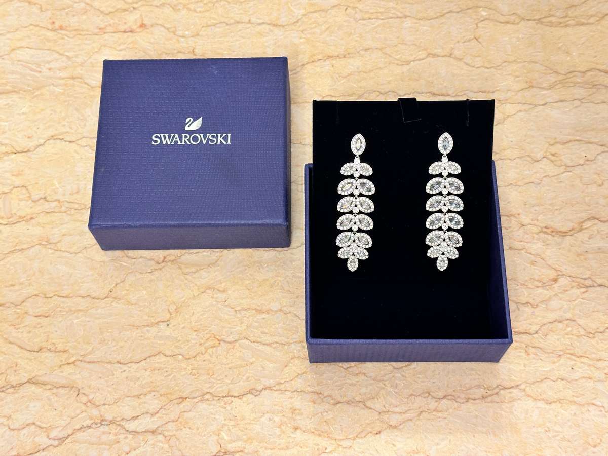 MAGNIFICENTLY Beautiful SWAROVSKI BARON Earrings