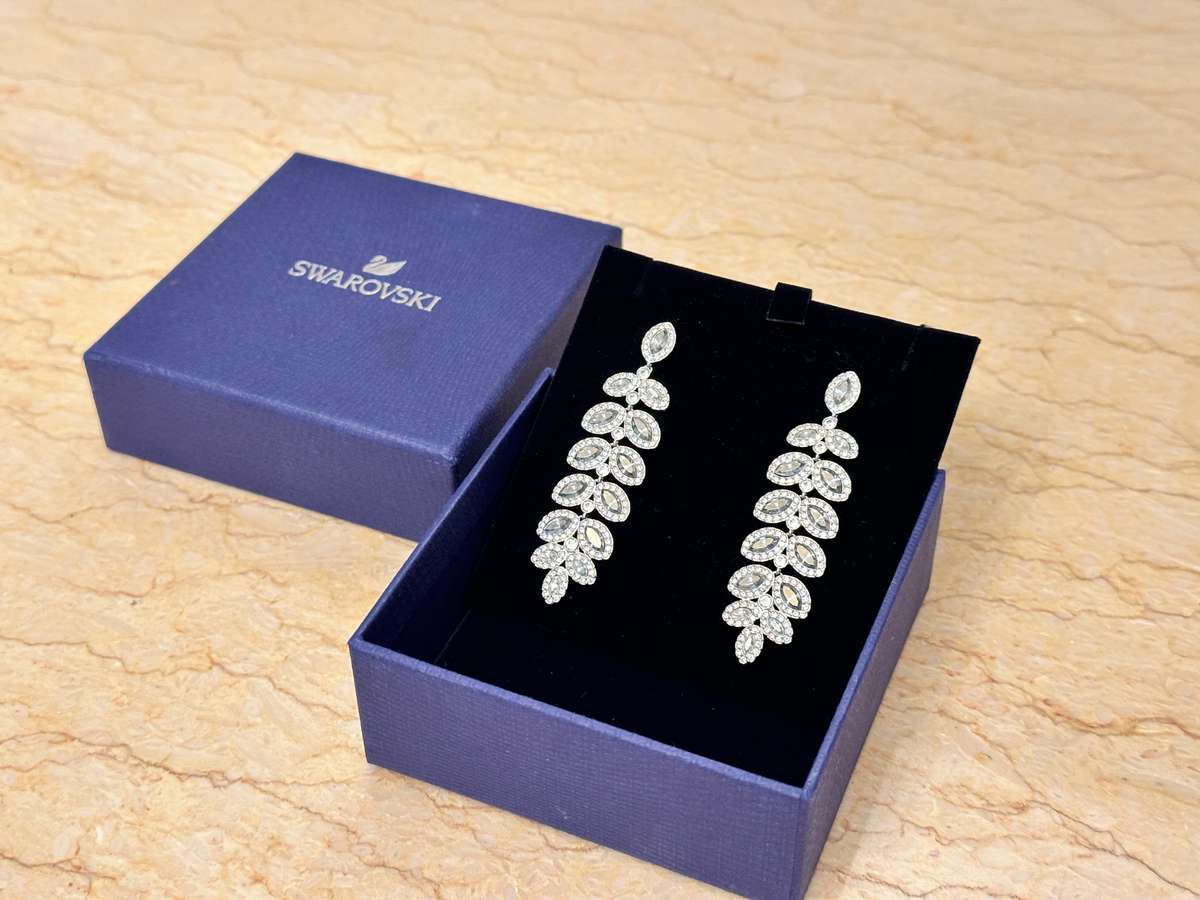MAGNIFICENTLY Beautiful SWAROVSKI BARON Earrings