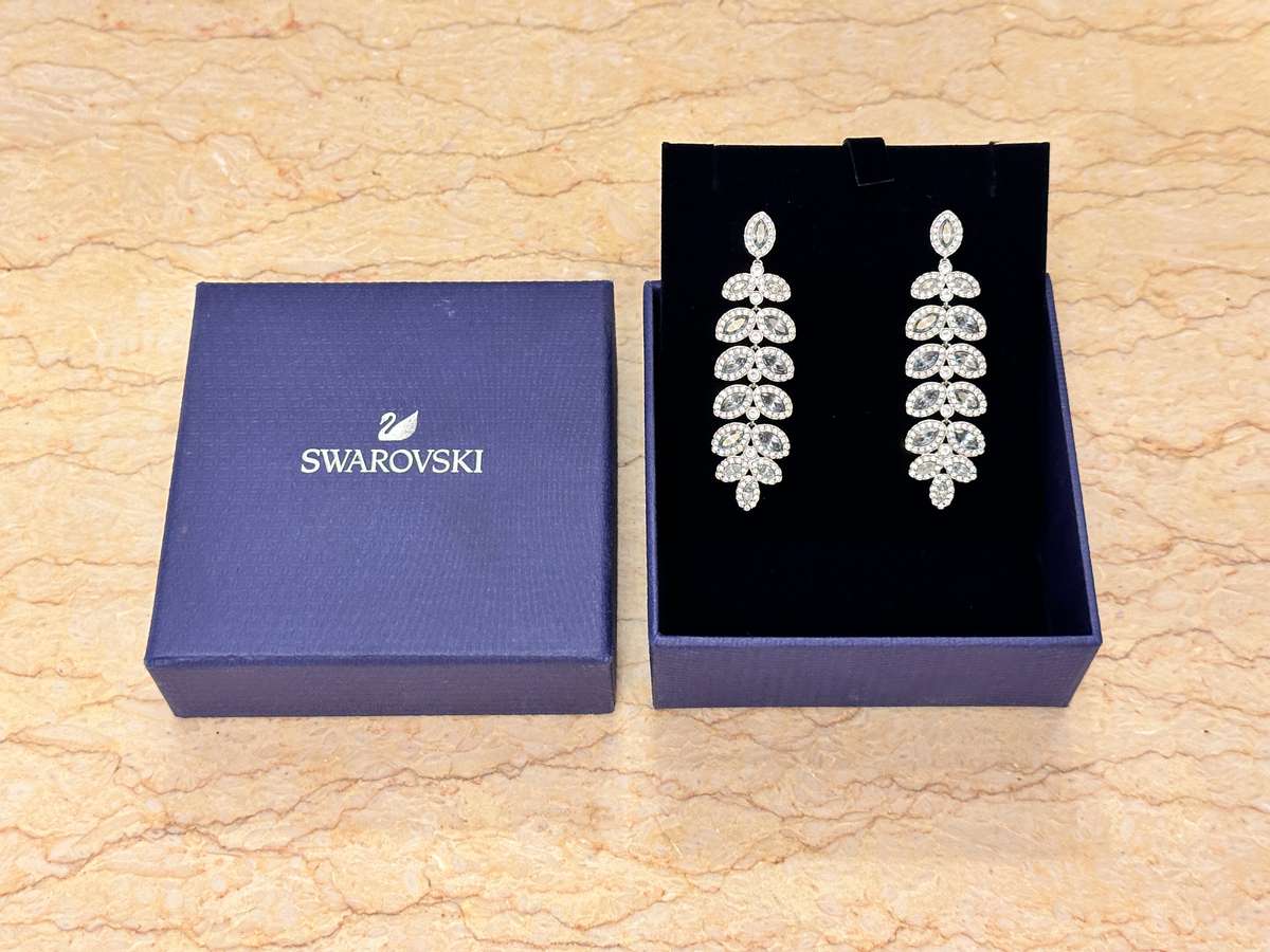 MAGNIFICENTLY Beautiful SWAROVSKI BARON Earrings