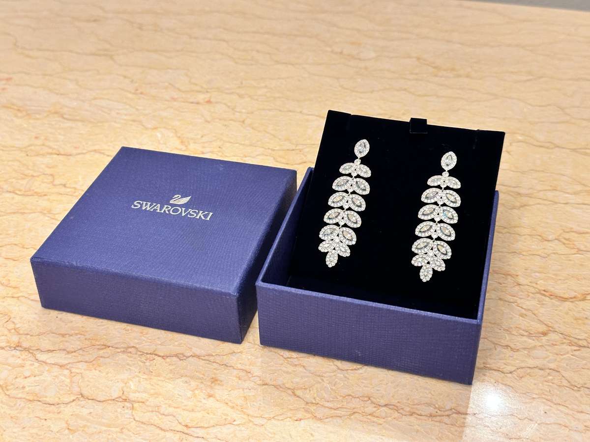MAGNIFICENTLY Beautiful SWAROVSKI BARON Earrings