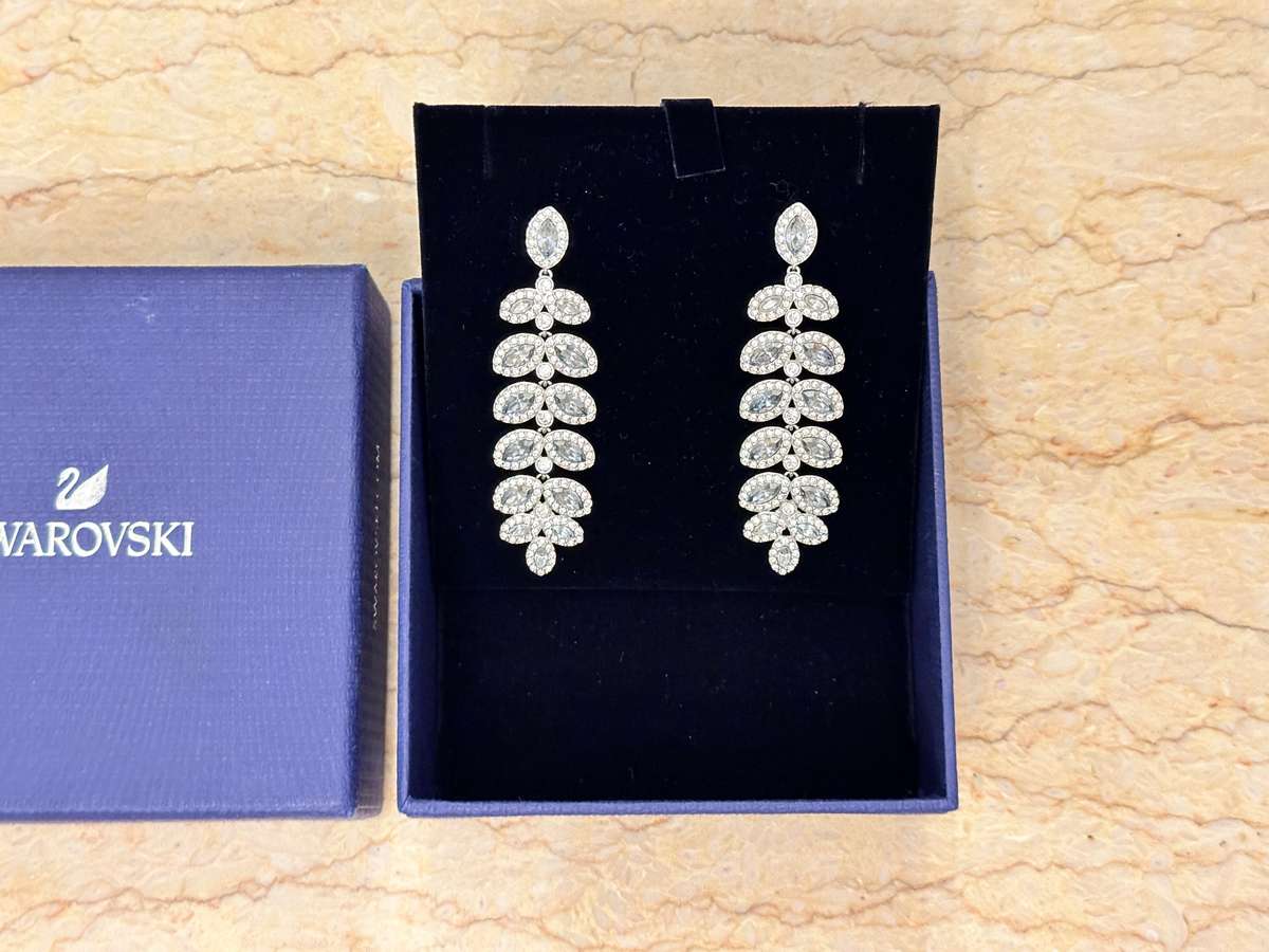 MAGNIFICENTLY Beautiful SWAROVSKI BARON Earrings