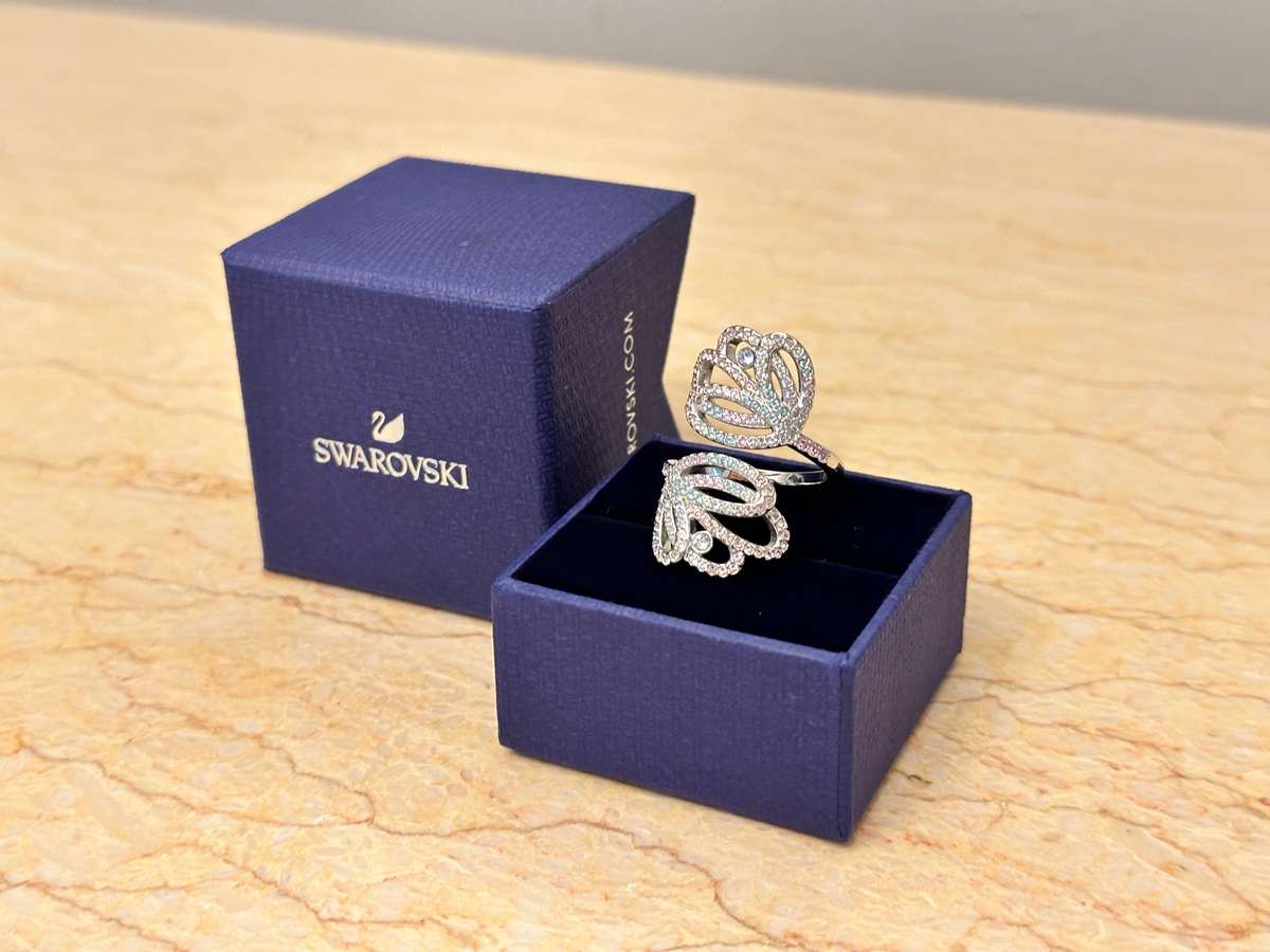 EXQUISITELY Beautiful SWAROVSKI Statement Ring