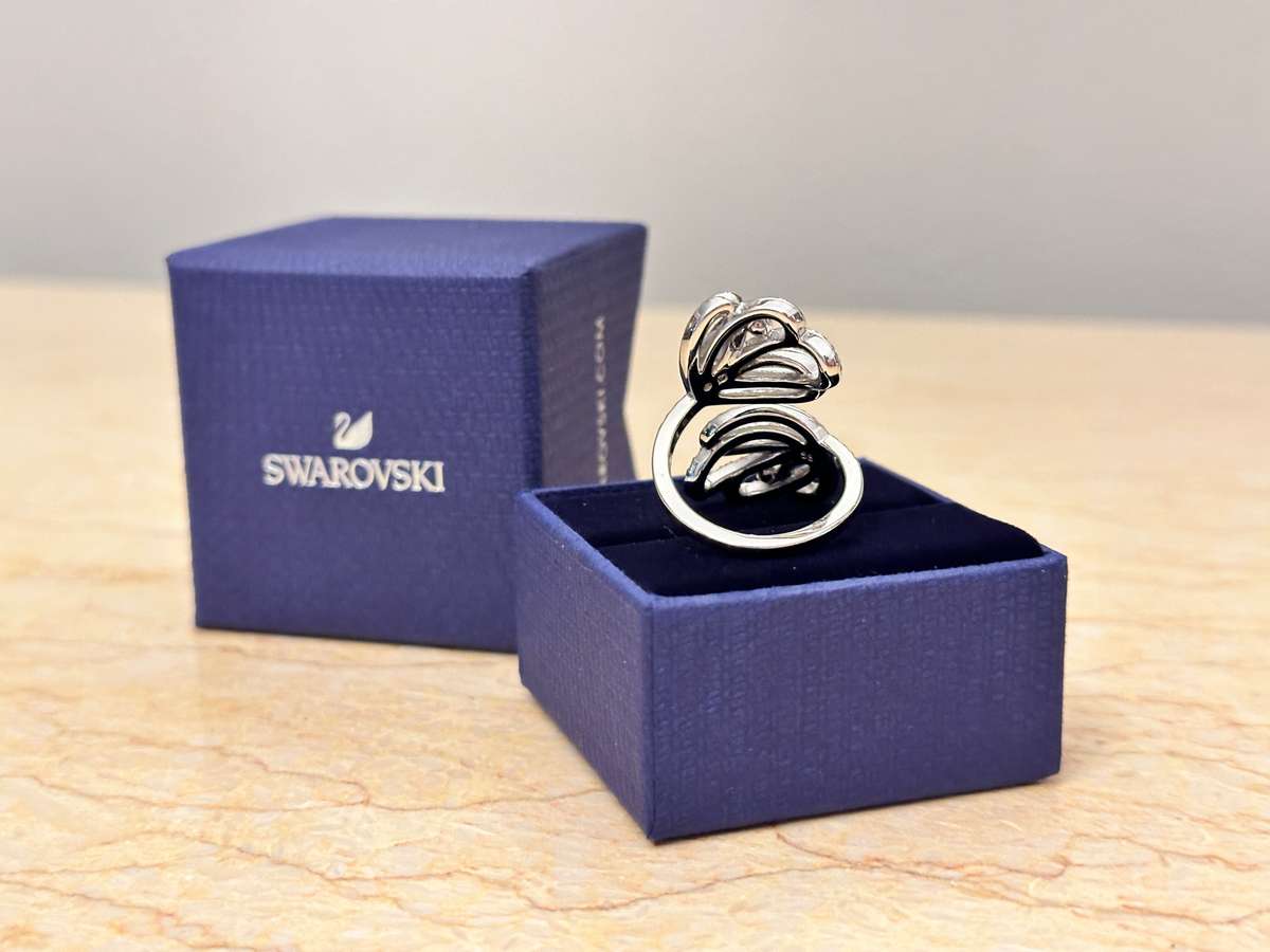 EXQUISITELY Beautiful SWAROVSKI Statement Ring