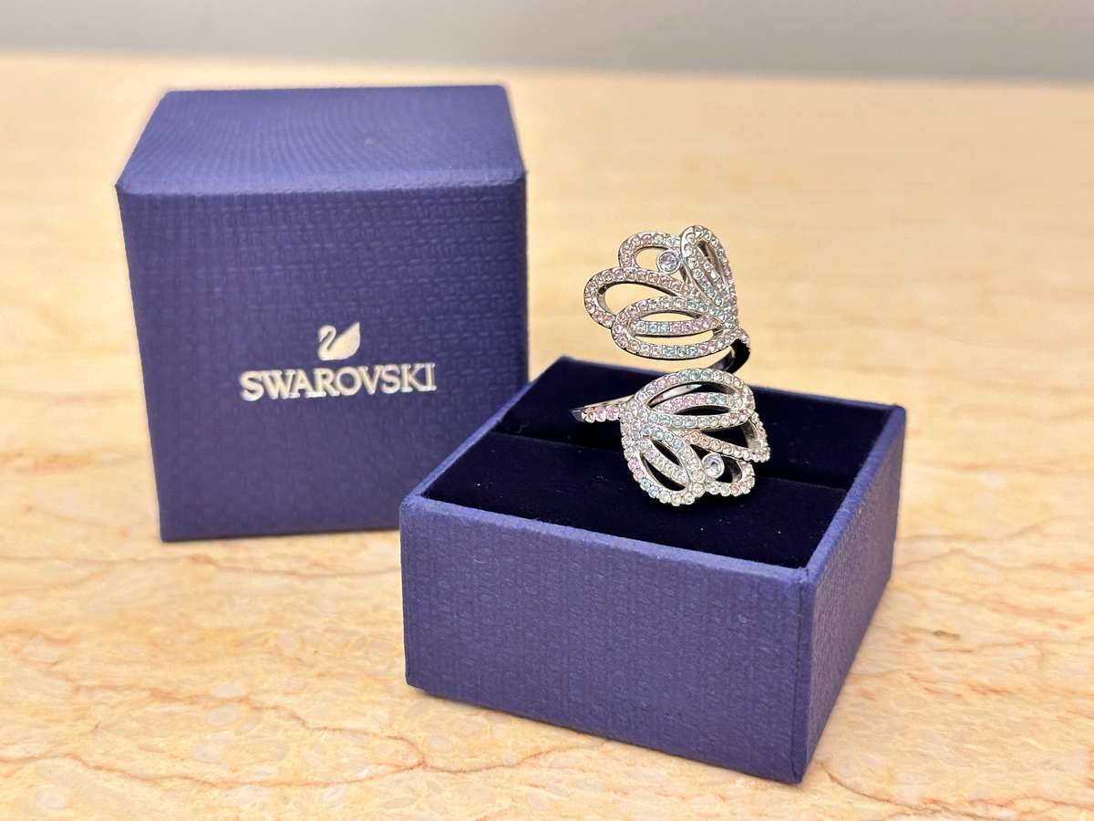 EXQUISITELY Beautiful SWAROVSKI Statement Ring