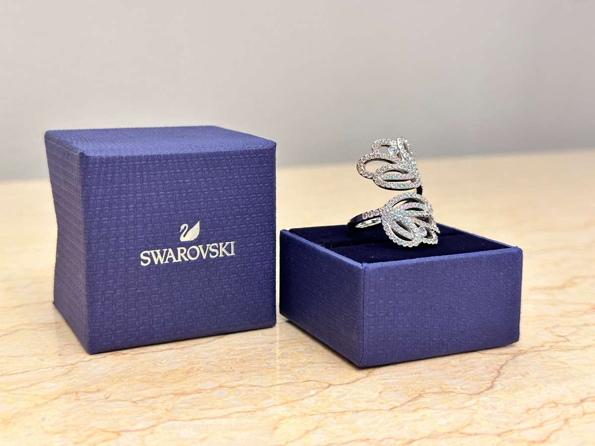 EXQUISITELY Beautiful SWAROVSKI Statement Ring