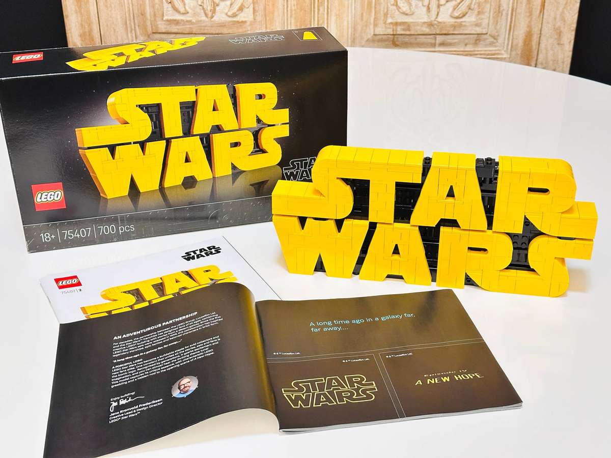 Lego Iconic 3D Star Wars logo Collectors Set with Original box