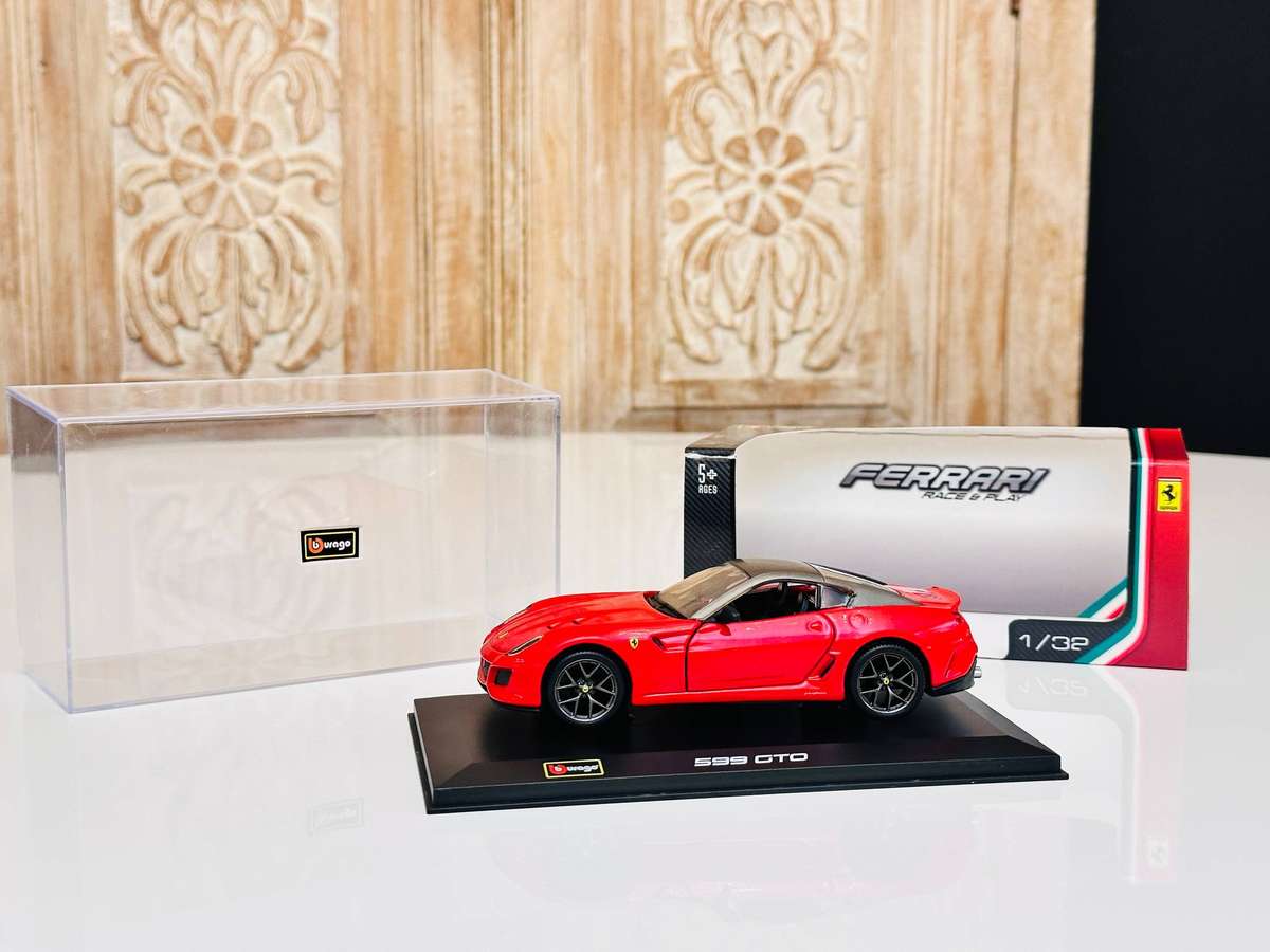 Ferrari 599 GTO Collectable Model in Original Display case
