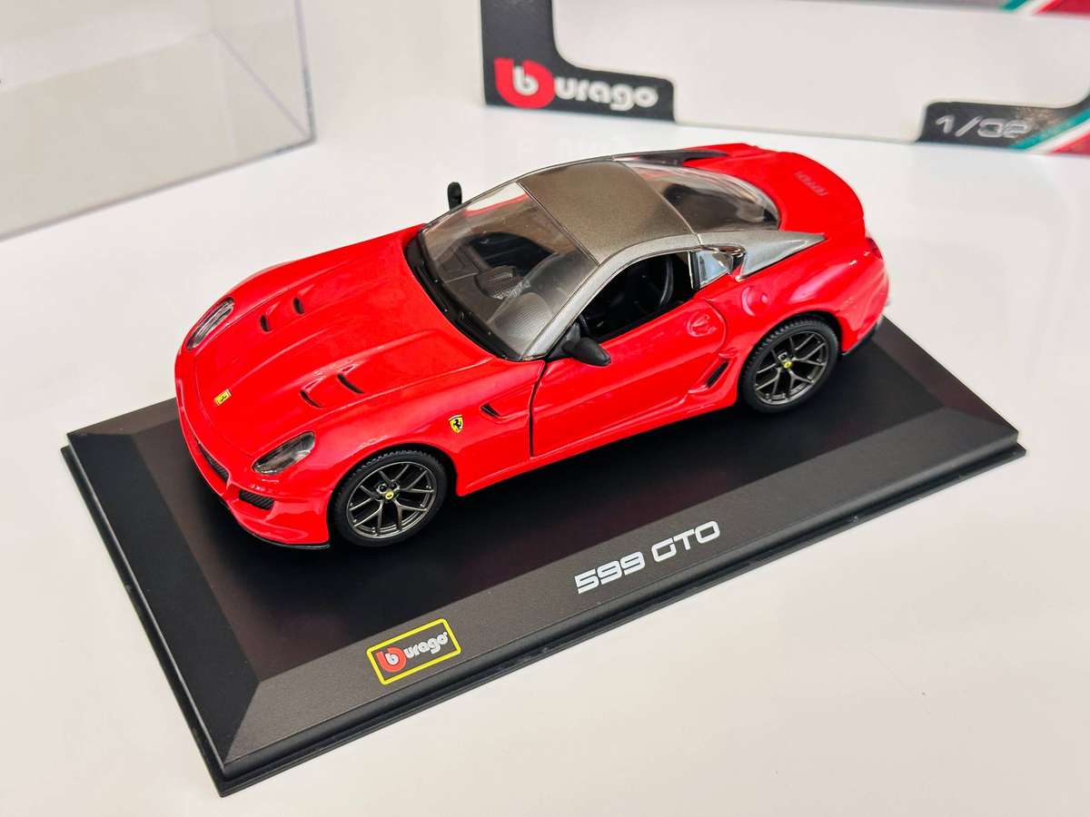 Ferrari 599 GTO Collectable Model in Original Display case