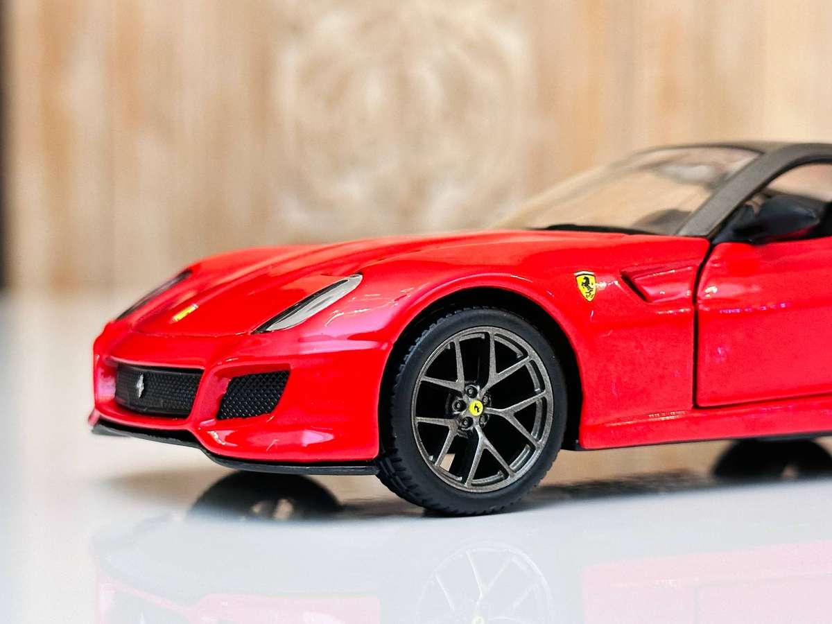 Ferrari 599 GTO Collectable Model in Original Display case
