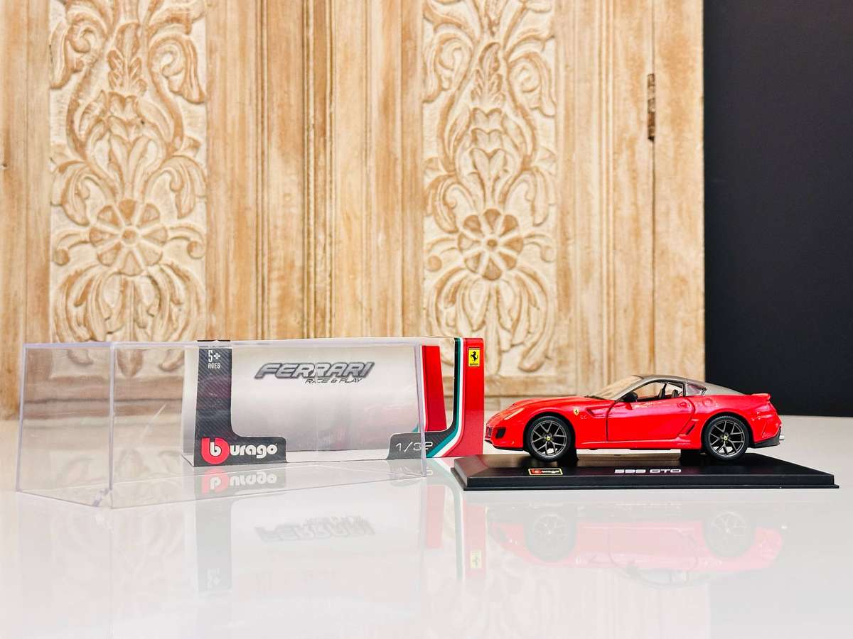 Ferrari 599 GTO Collectable Model in Original Display case