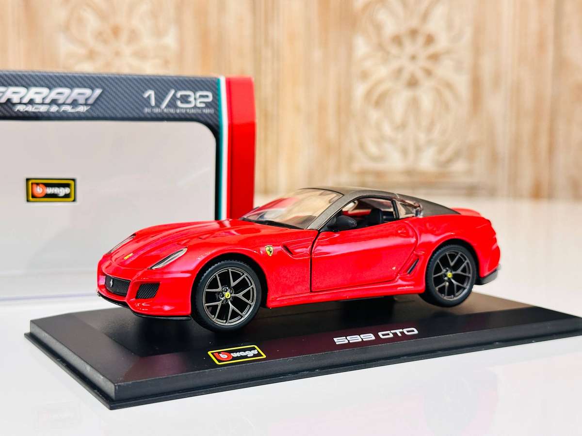 Ferrari 599 GTO Collectable Model in Original Display case