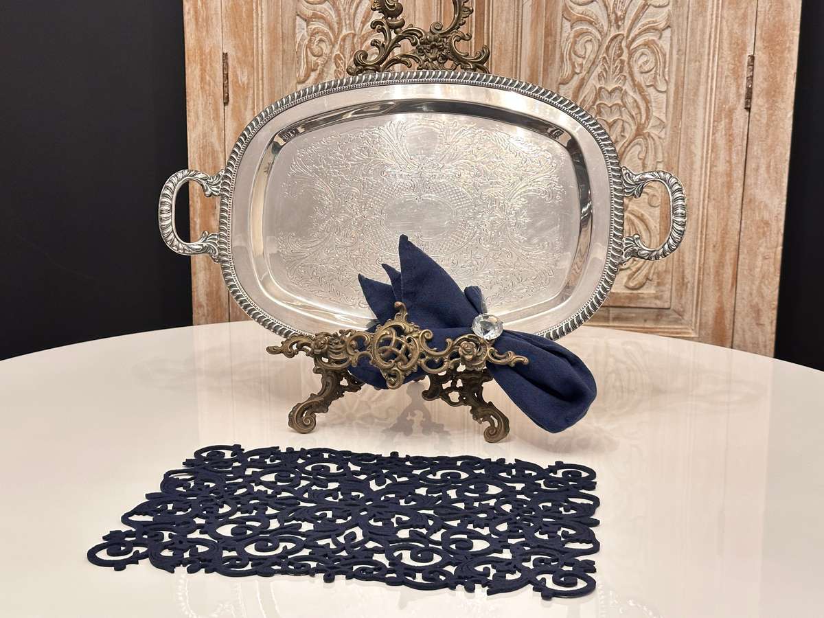 Exquisite Place Setting Napkin & Crystal Napkin Ring Selection