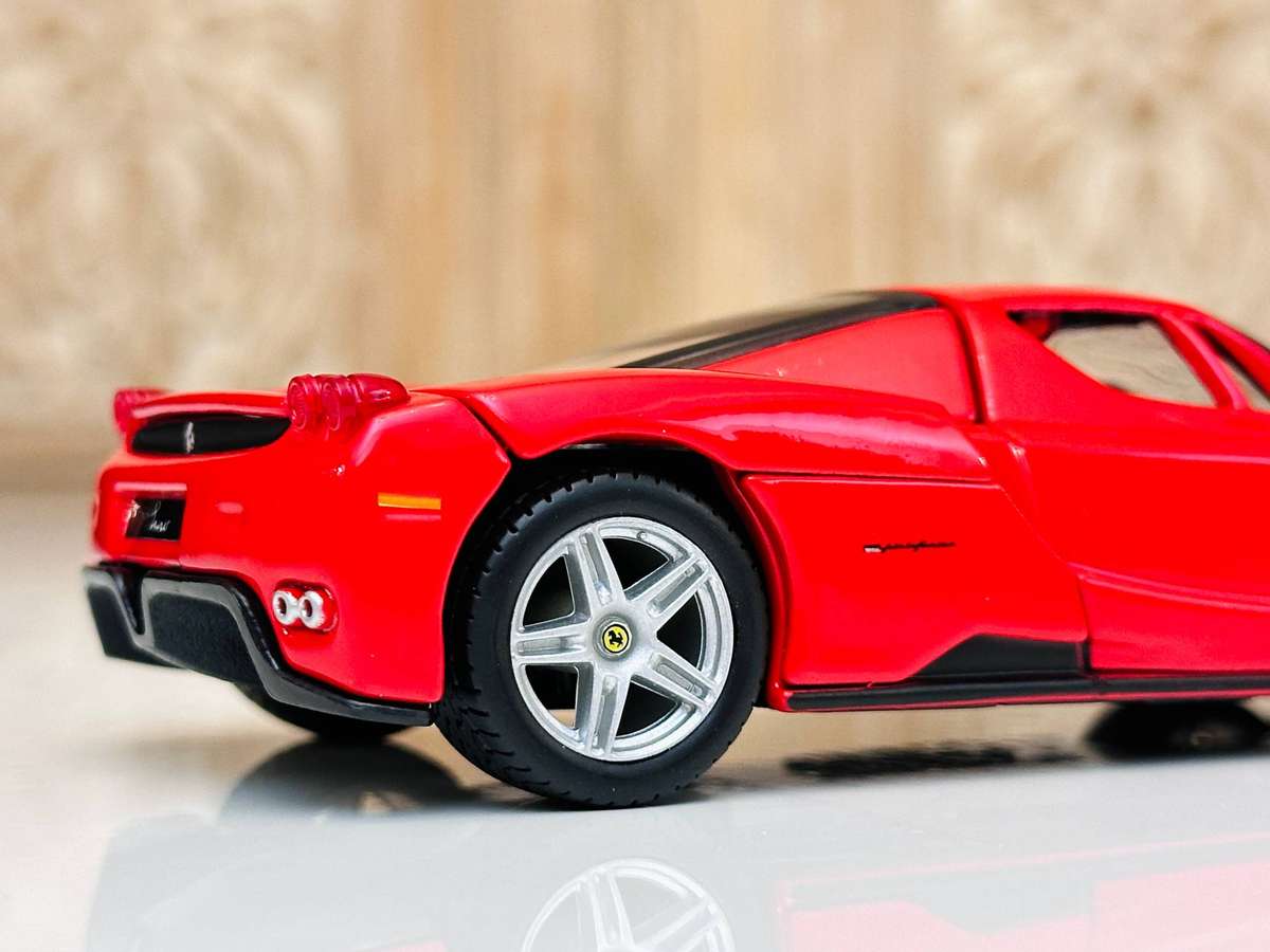 Ferrari Enzo Collectable Model in Original Display case